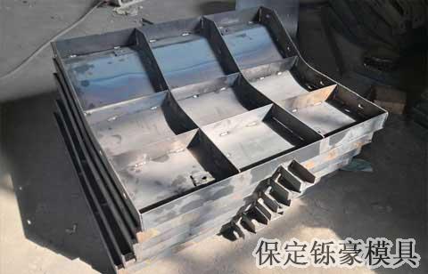 公路防撞墙模具价格